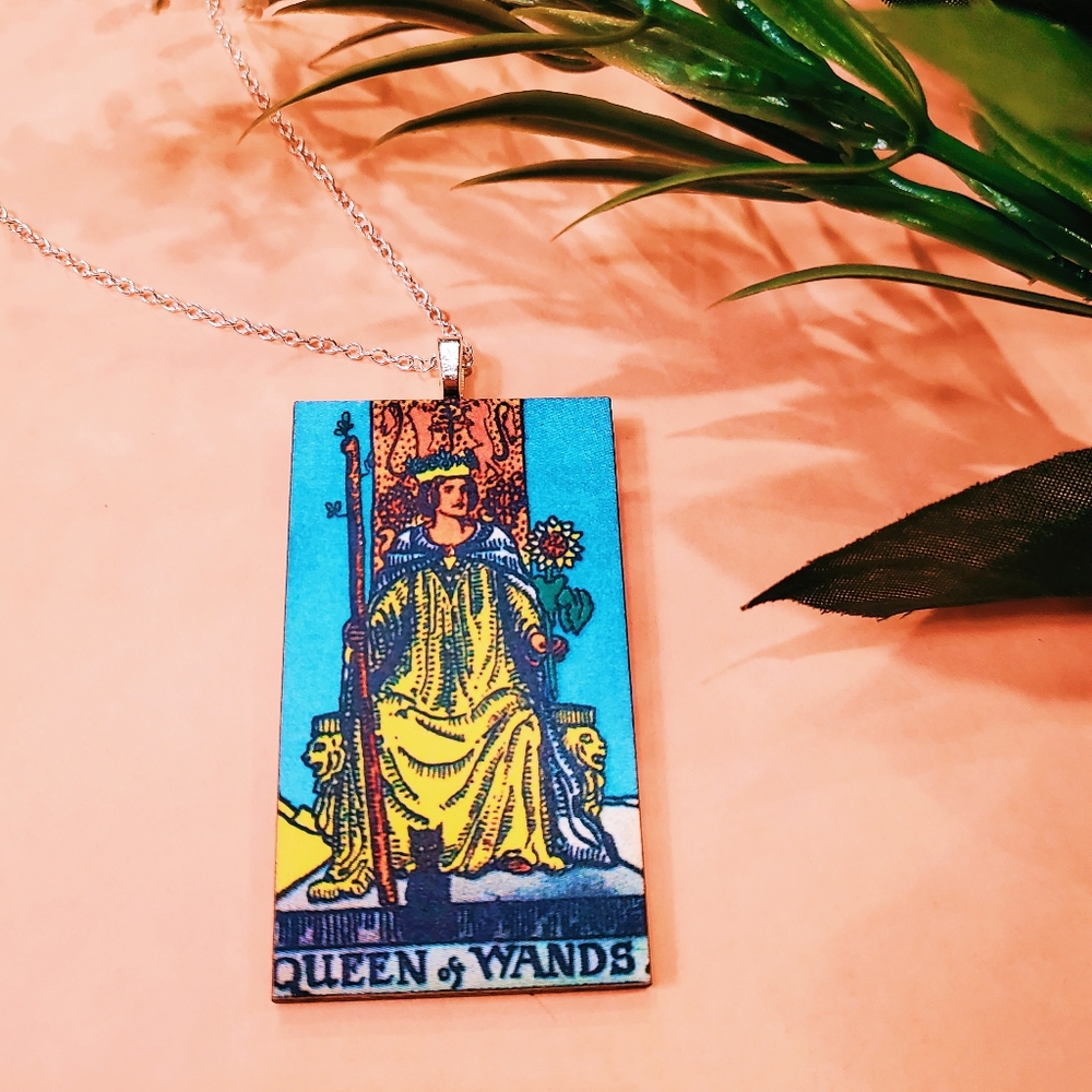 Queen of Wands Tarot Necklace 👑